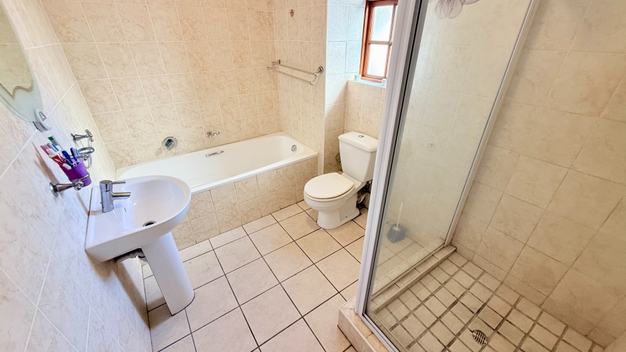 To Let 3 Bedroom Property for Rent in Old Place Western Cape